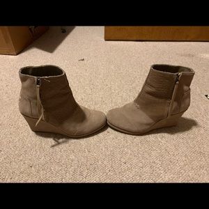 Toms suede wedges